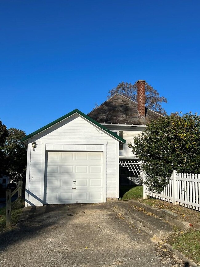 424 N Wood St, Loudonville, OH 44842 - photo 2