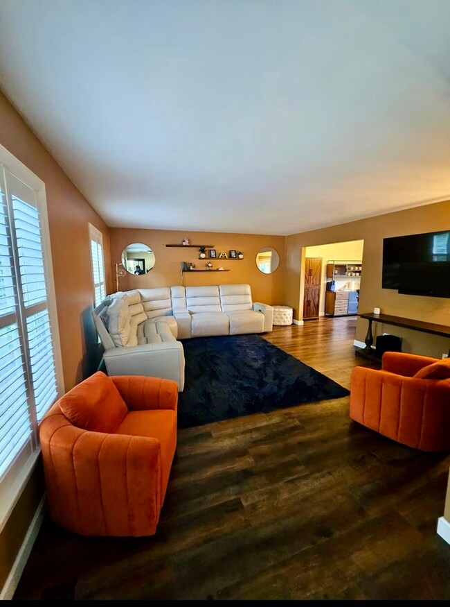 5469 Barnwood Dr, Gurnee, IL 60031 - photo 6