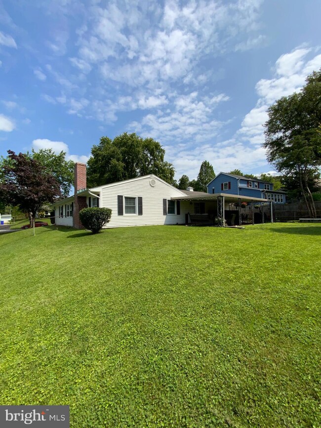 12211 Maycheck Ln, Bowie, MD 20715 - photo 2