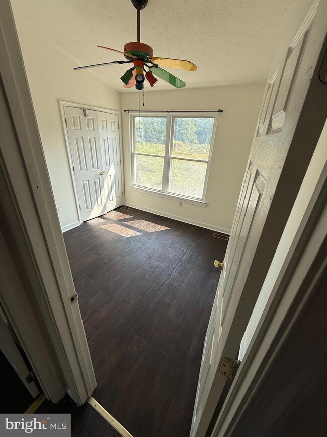136 Cox Rd unit B, Huntingtown, MD 20639 - photo 5