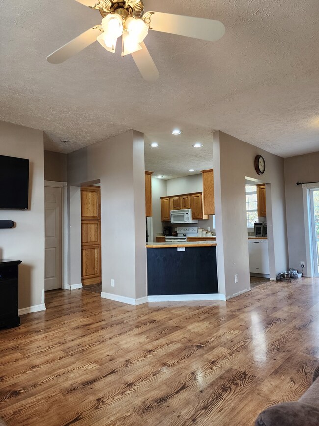 4895 Pinion Cir, Columbus, IN 47201 - photo 2