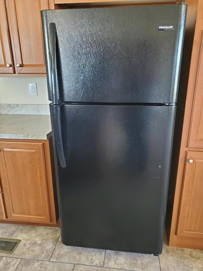 BLK FRIDGE FOR CASPER