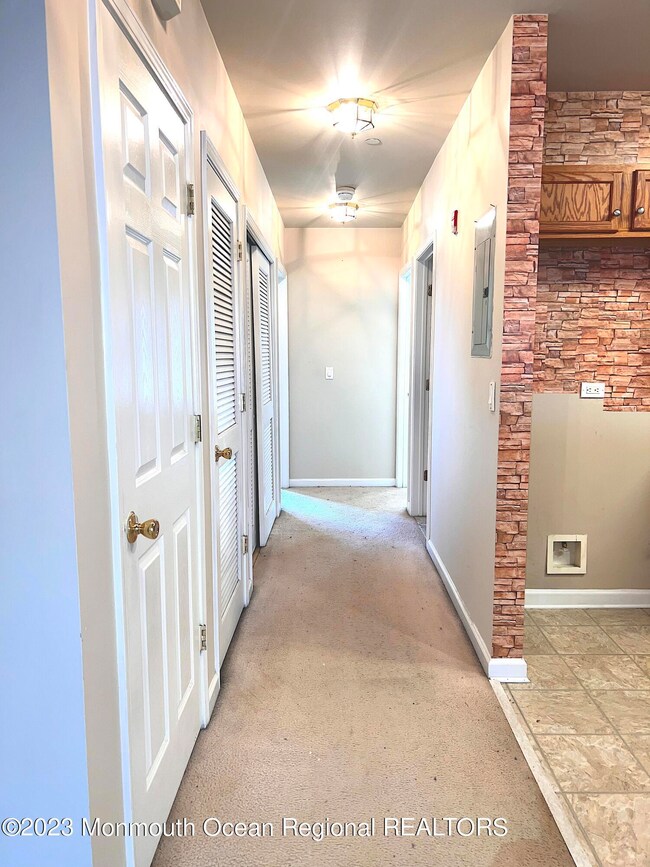 HallwayR