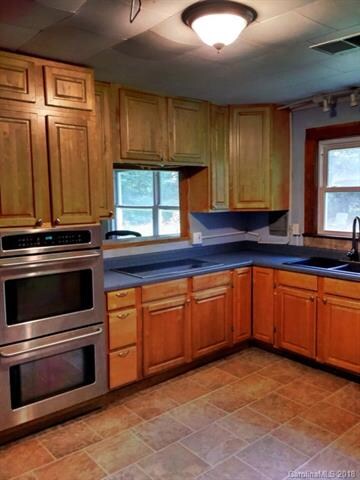 Updated kitchen with double ovens and glass cook t
