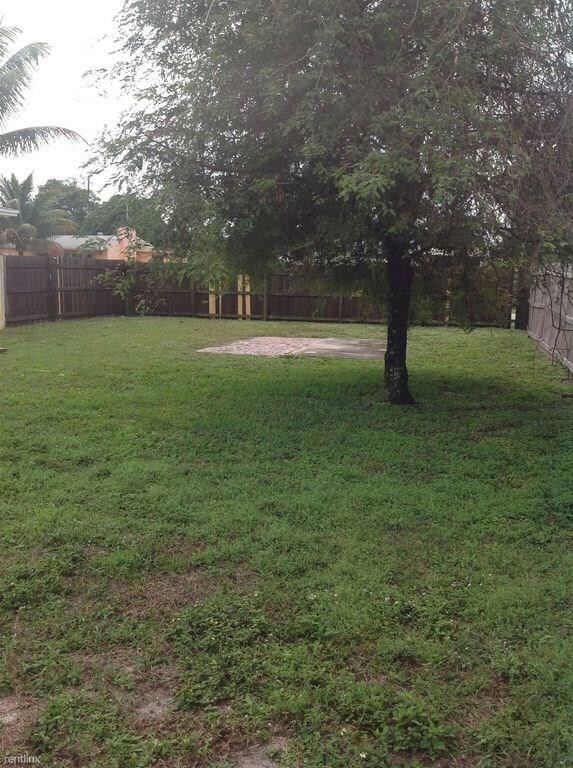 2340 Redwood Rd, West Palm Beach, FL 33409 - photo 4