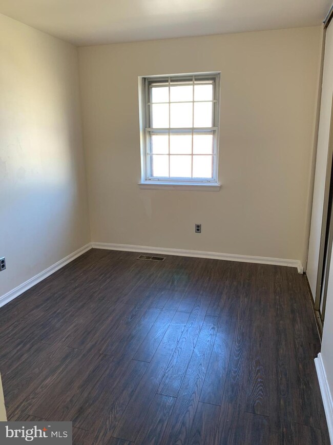 9760 Hagel Cir unit D, Lorton, VA 22079 - photo 3