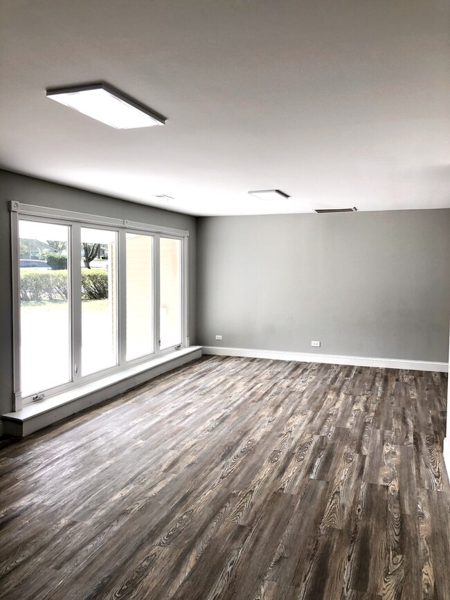 18010 Thomas Ln, Country Club Hills, IL 60478 - photo 4