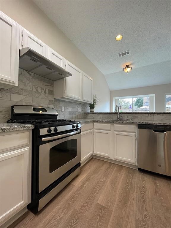 15815 Locust Grove Dr, Houston, TX 77095 - photo 5