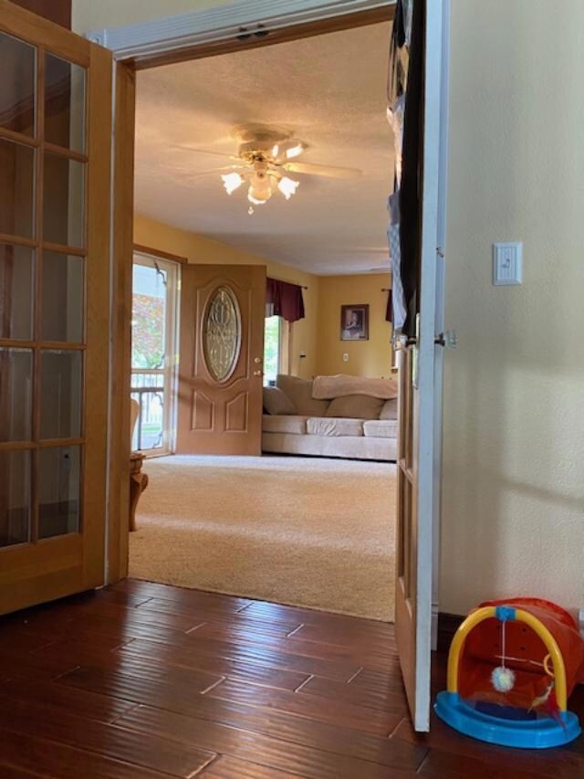 S-468 living room