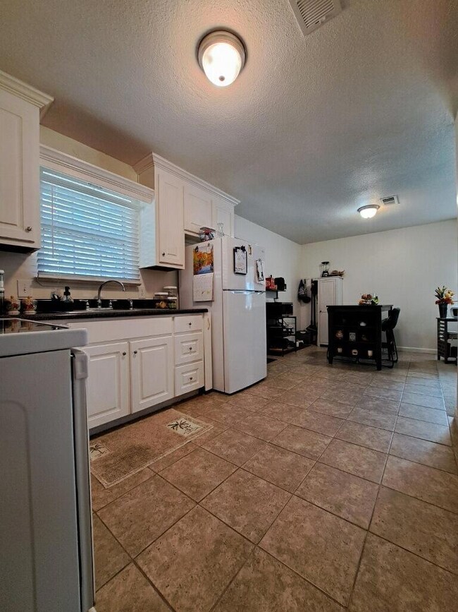 COMANCHE KITCHEN 12