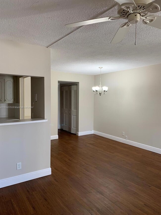 134 Windsor Dr unit G, West Palm Beach, FL 33417 - photo 4