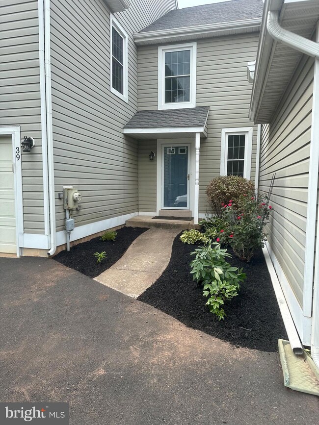 39 Zachary Dr, Chalfont, PA 18914 - photo 2