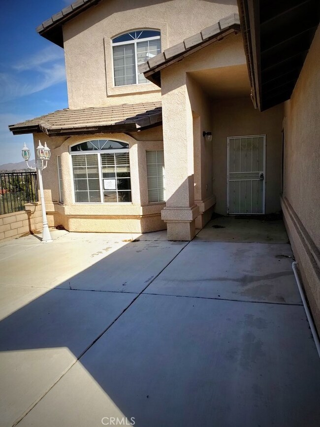 18255 Deauville Dr, Victorville, CA 92392 - photo 2