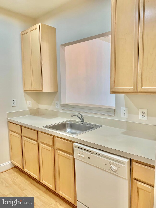 11924 Darnestown Rd, Gaithersburg, MD 20878 - photo 7