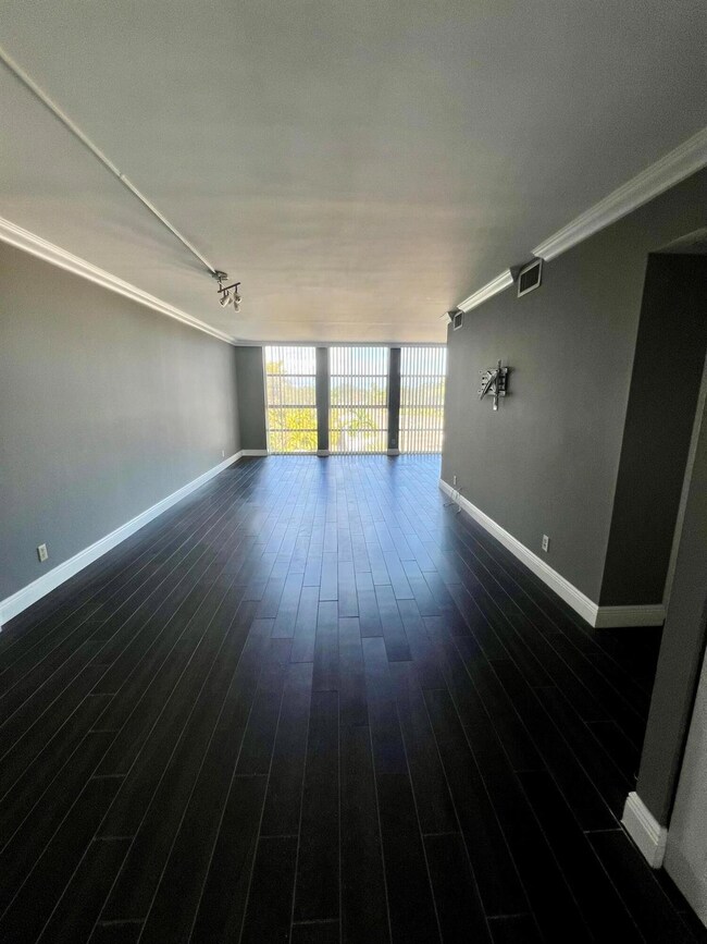 2101 Atlantic Shores Blvd unit 418, Hallandale Beach, FL 33009 - photo 3