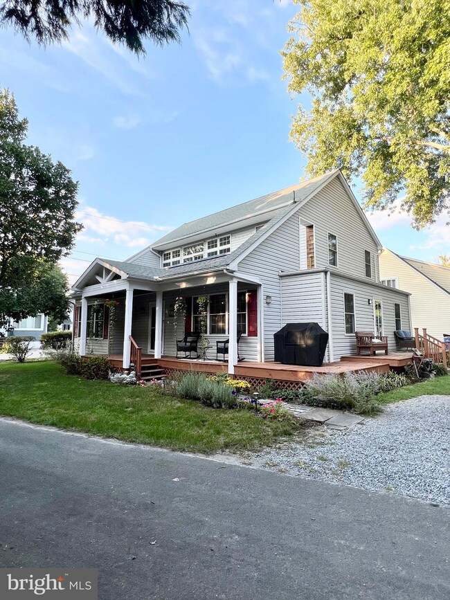 1600 Cliff Dr, Edgewater, MD 21037 - photo 3