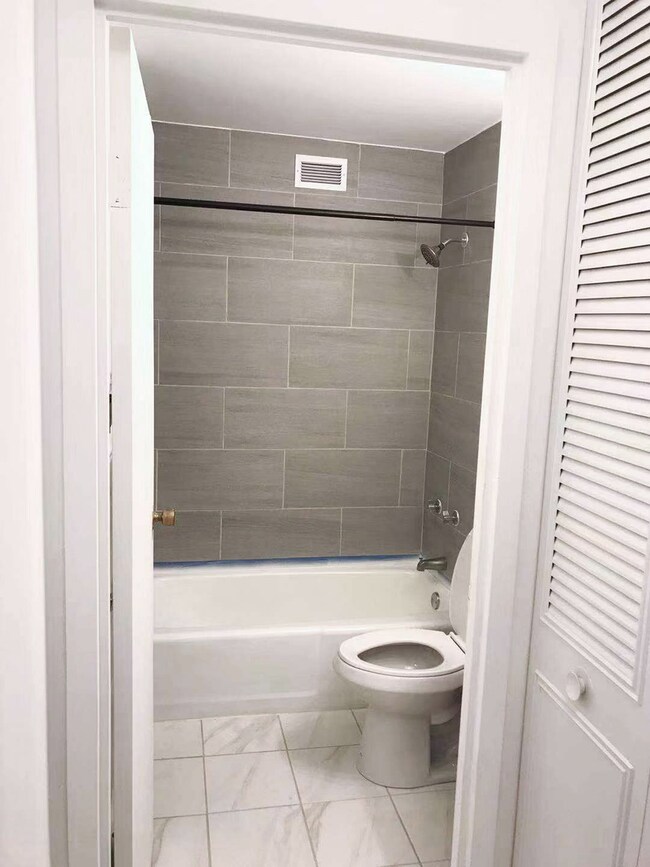 Granville Beach Condominiums unit 807, Chicago, IL 60660 - photo 7