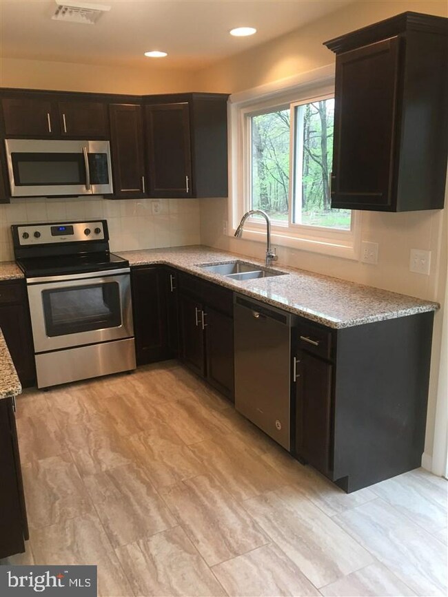 4816 Sweetbrier Dr, Harrisburg, PA 17111 - photo 4