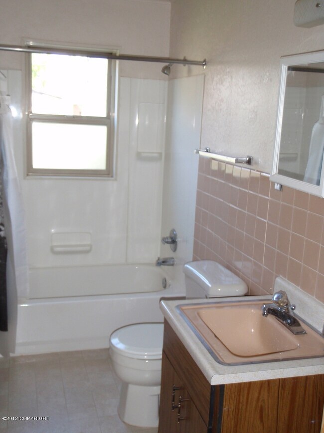 1327 F St, Anchorage, AK 99501 - photo 3