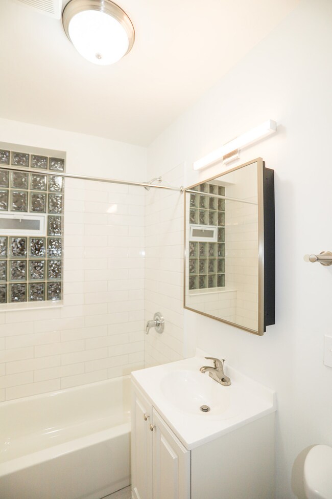 2009 W Argyle St unit 1S, Chicago, IL 60625 - photo 7