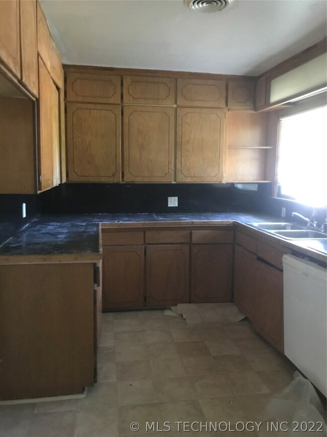 2123 Elgin St, Muskogee, OK 74401 - photo 7