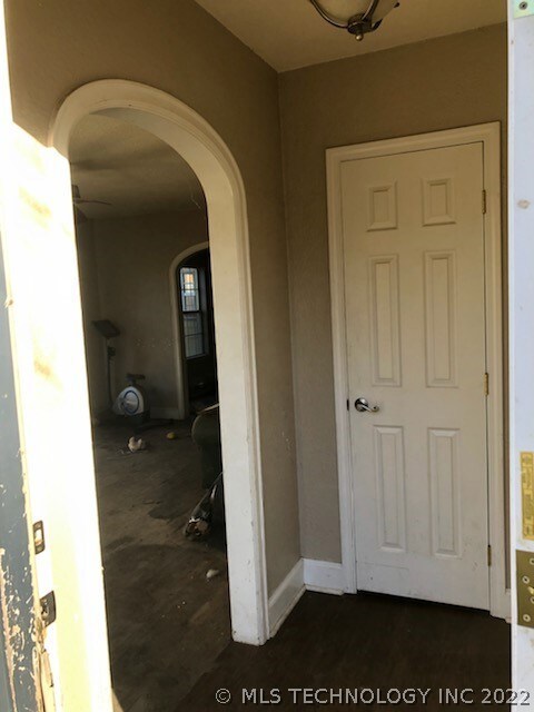 Entrance way leading to living room
