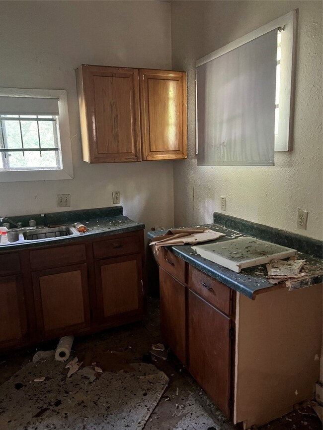 848 Marjorie St, Houston, TX 77088 - photo 4