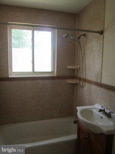 7218 Tod St, Falls Church, VA 22046 - photo 3