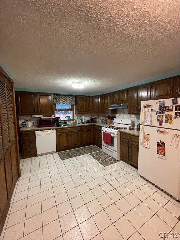Plenty of counter and cupboard space for the chef