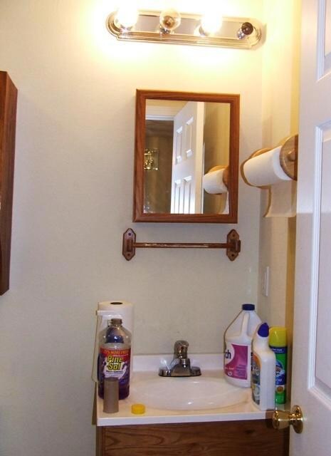 8 Main Bathroom