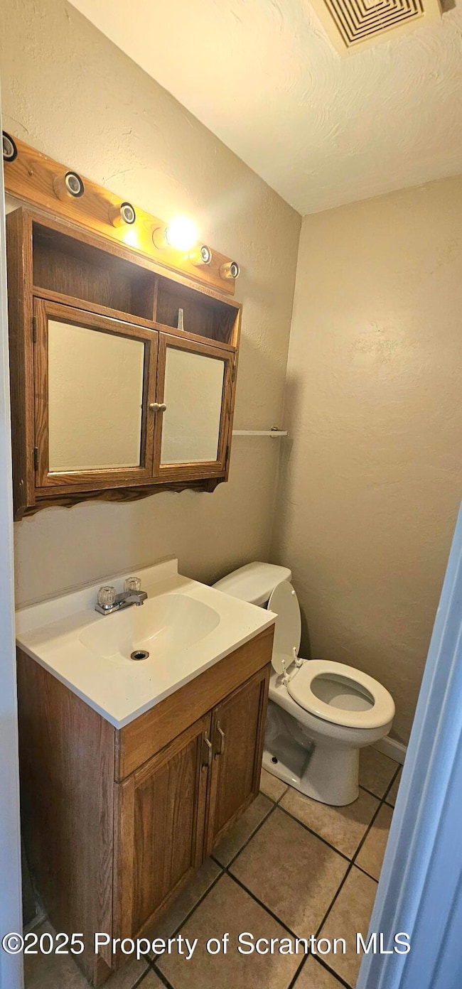 1/2 Bathroom