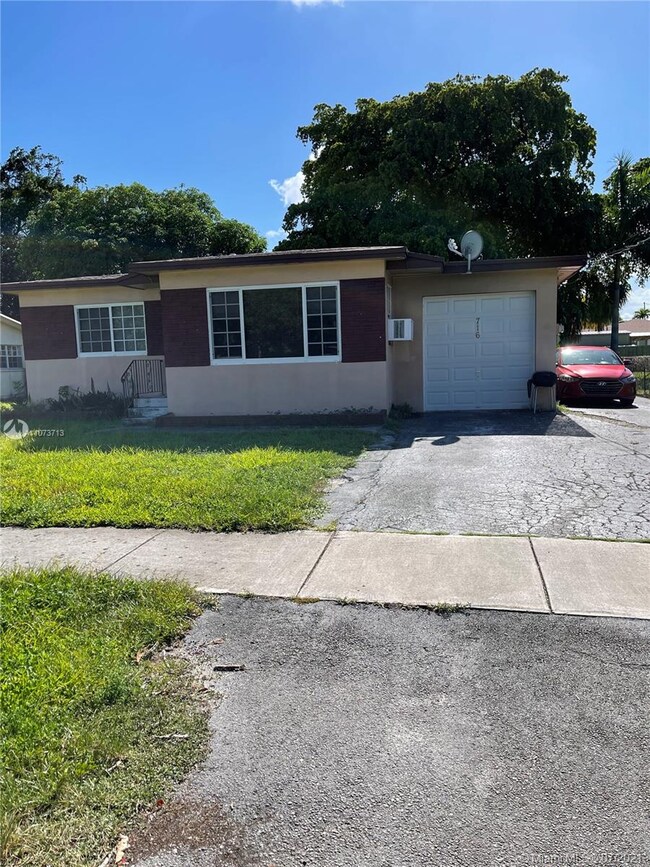 716 SW 5th Ave, Hallandale Beach, FL 33009 - photo 2