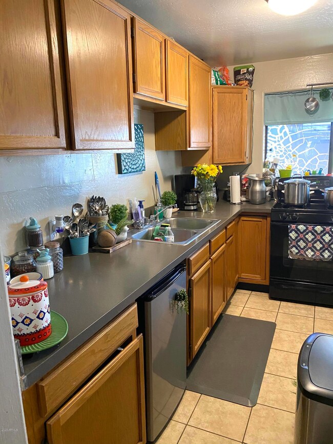 2208 N 29th Place, Phoenix, AZ 85008 - photo 5