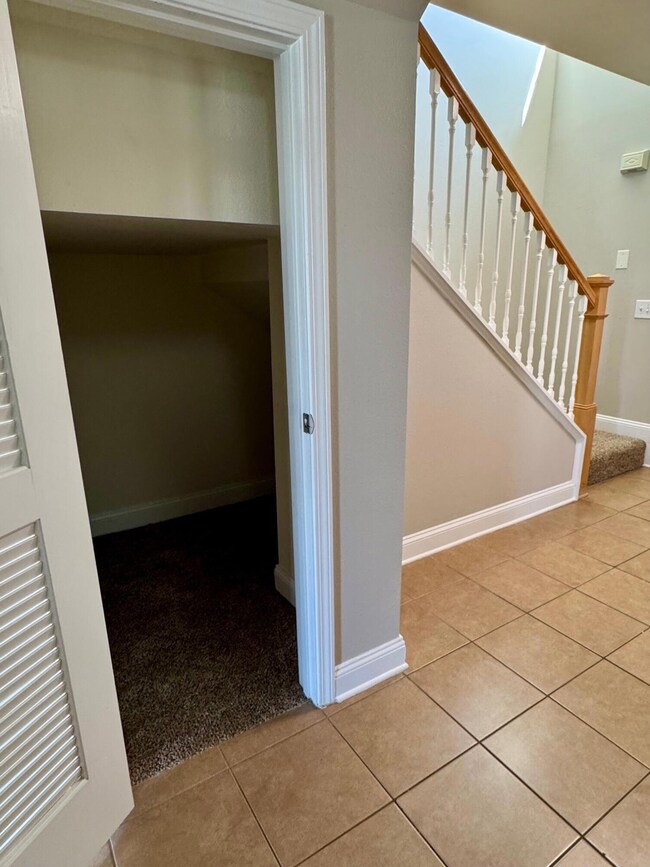 Foyer Storage Open