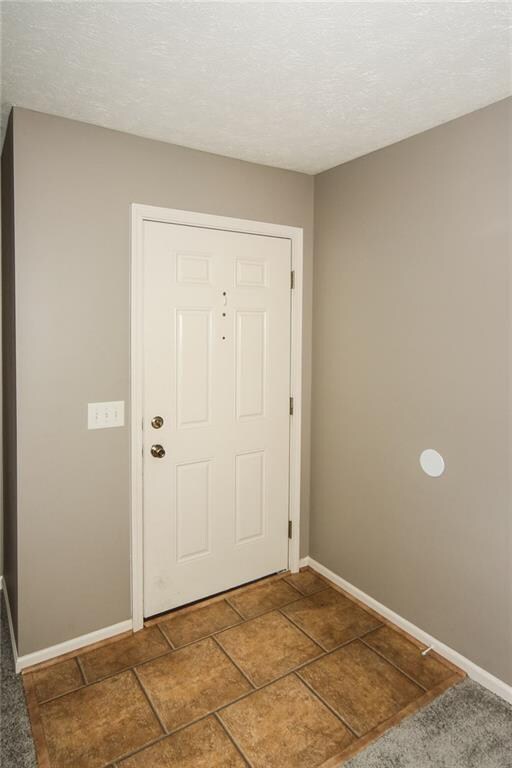 10883 Veon Dr, Fishers, IN 46038 - photo 2