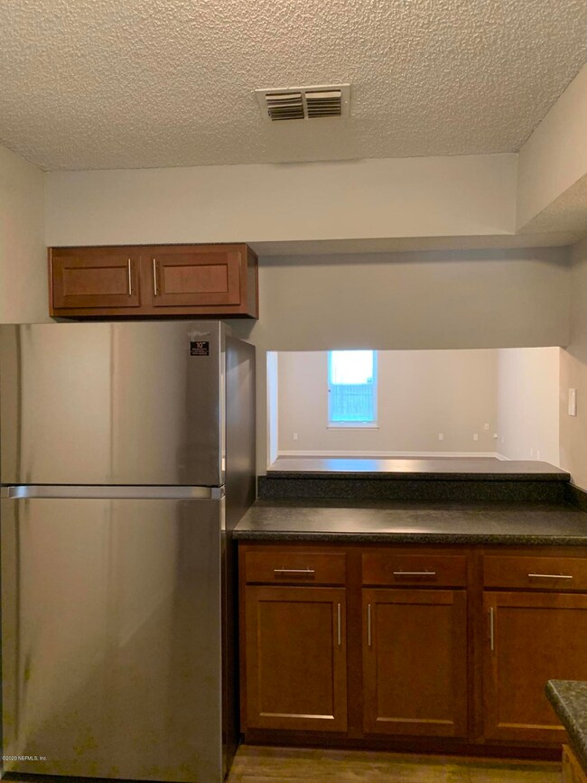 5524 Community Oaks kitchen 2