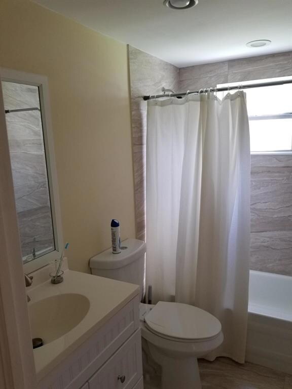 444 Capri J, Delray Beach, FL 33484 - photo 3