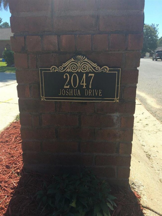2047 Joshua Dr, Cantonment, FL 32533 - photo 2