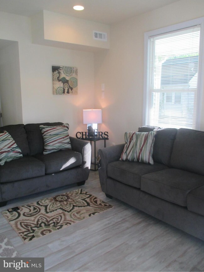 6313 Seat Pleasant Dr, Capitol Heights, MD 20743 - photo 2