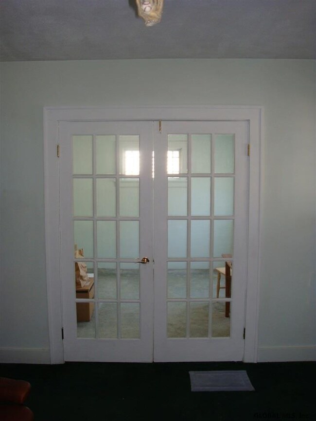 26 Pershing Dr, Schenectady, NY 12302 - photo 4