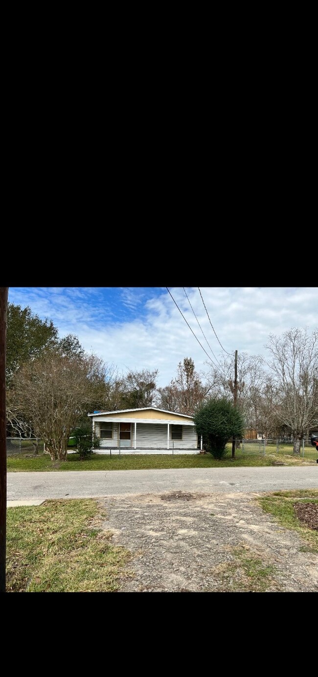 1026 Reverend b j Lewis Dr, Houston, TX 77088 - photo 2