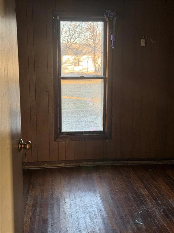 1109 W 11th St, Coffeyville, KS 67337 - photo 3