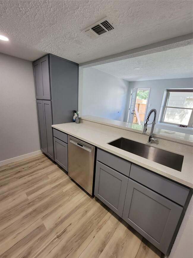 3928 Laura Leigh Dr unit 3526, Friendswood, TX 77546 - photo 4