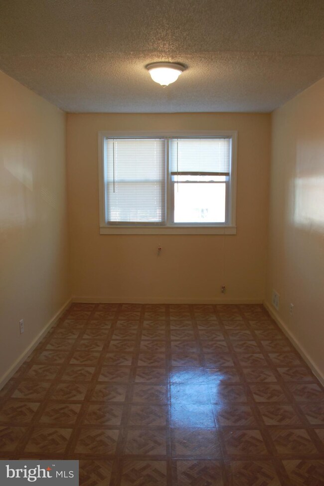 1208 Lakeshore Dr, Camden, NJ 08104 - photo 4