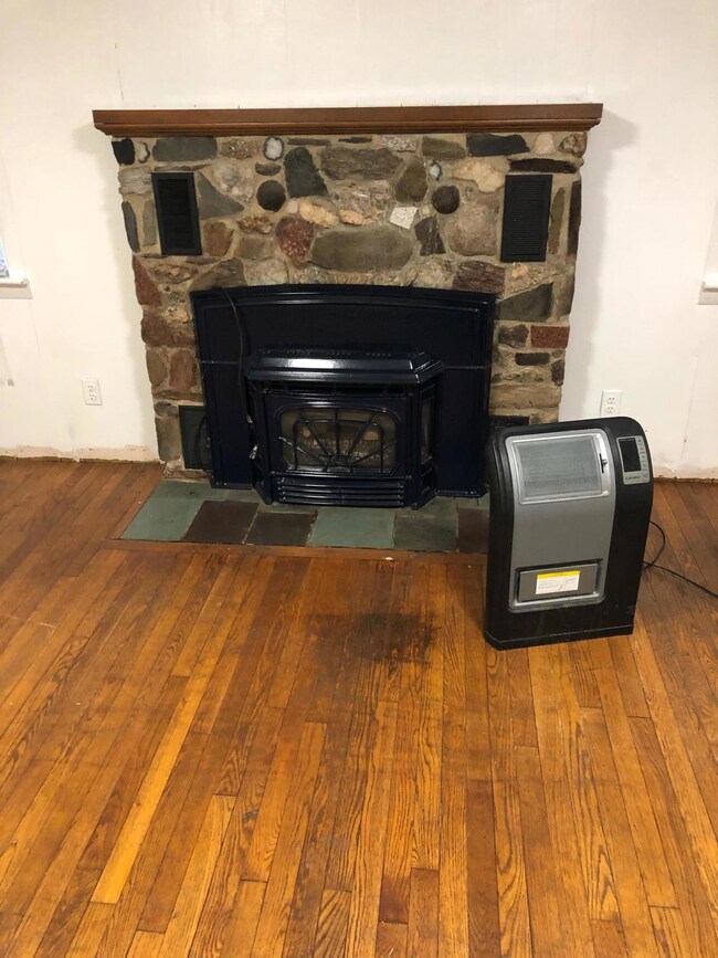 140 Oak St, Springvale, ME 04083 - photo 4