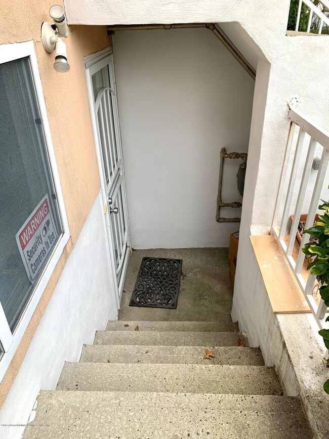 63 Timber Ridge Dr unit 1, Staten Island, NY 10306 - photo 3