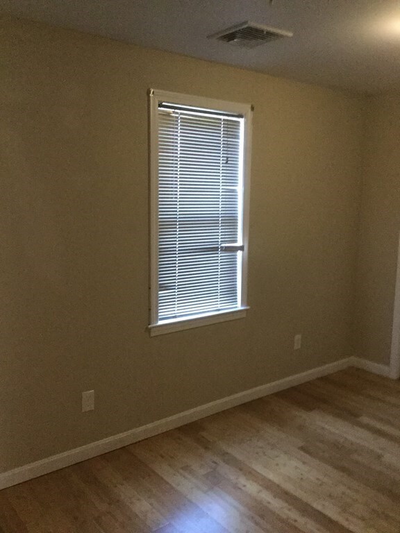 186 Hood St unit 1, Fall River, MA 02720 - photo 5