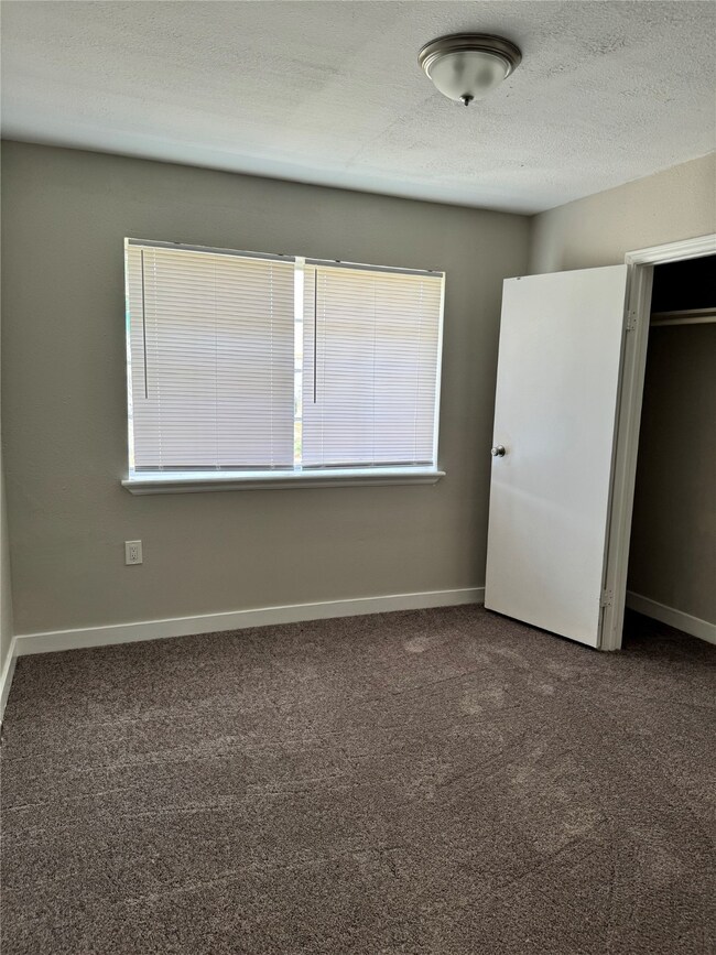 7812 Glass St, Houston, TX 77016 - photo 6