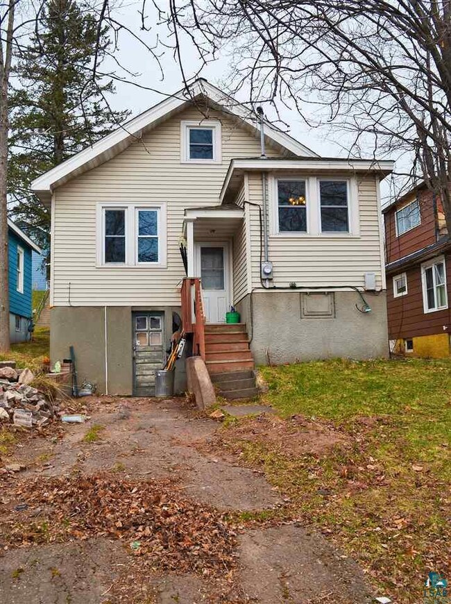 Nice easy access to basement or kitchen area from 