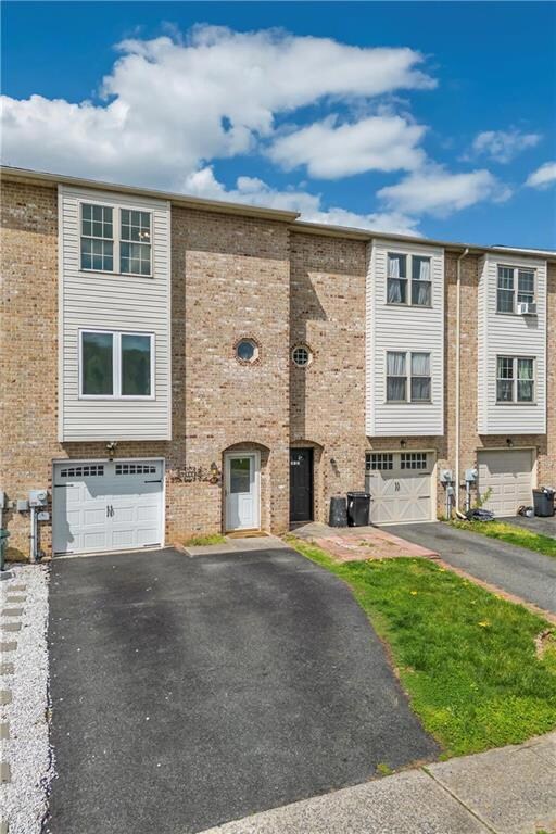 317 W 2nd St, Alburtis, PA 18011 - photo 2